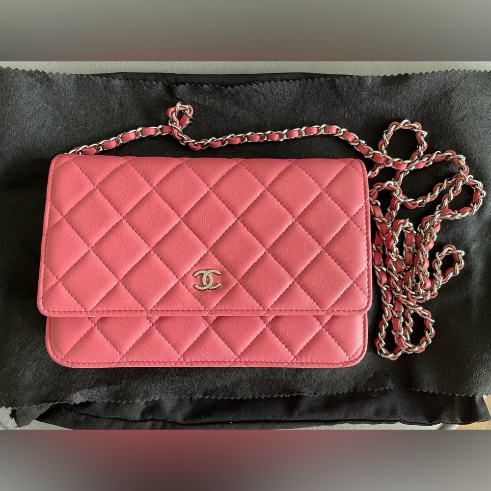 Chanel wallet on chain